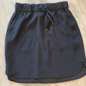 Lululemon “on the fly” black skirt size 8